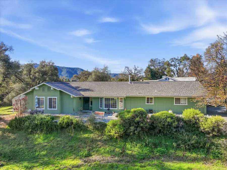 45464 Dillon Dr, Ahwahnee, CA 93601 - Image #2
