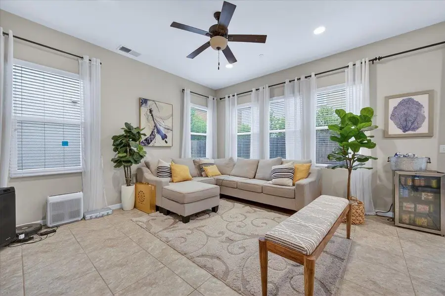 2098 E Axelson Drive, Fresno, CA 93730 - Image #2