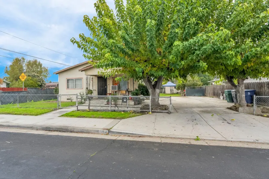 914 Clinton Street, Madera, CA 93638 - Image #2