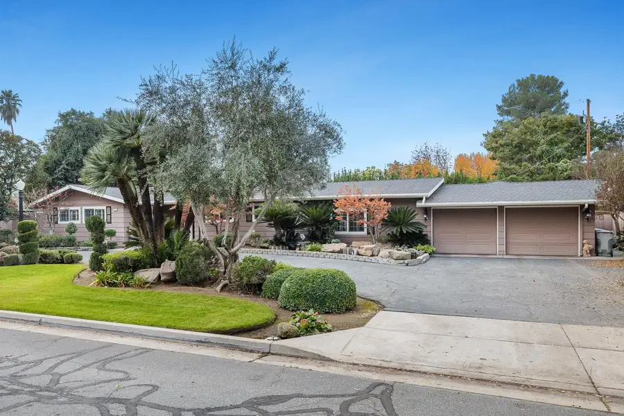 5627 N Kavanagh Avenue, Fresno, CA 93711 - #2