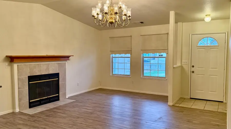 945 Don Medico Drive, Hanford, CA 93230 - Image #3