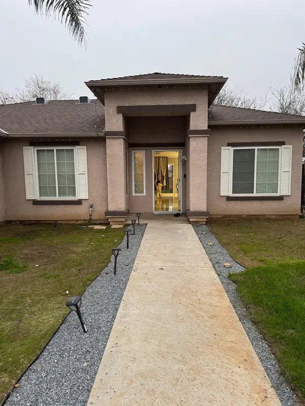 5626 W Carmen Avenue, Fresno, CA 93722