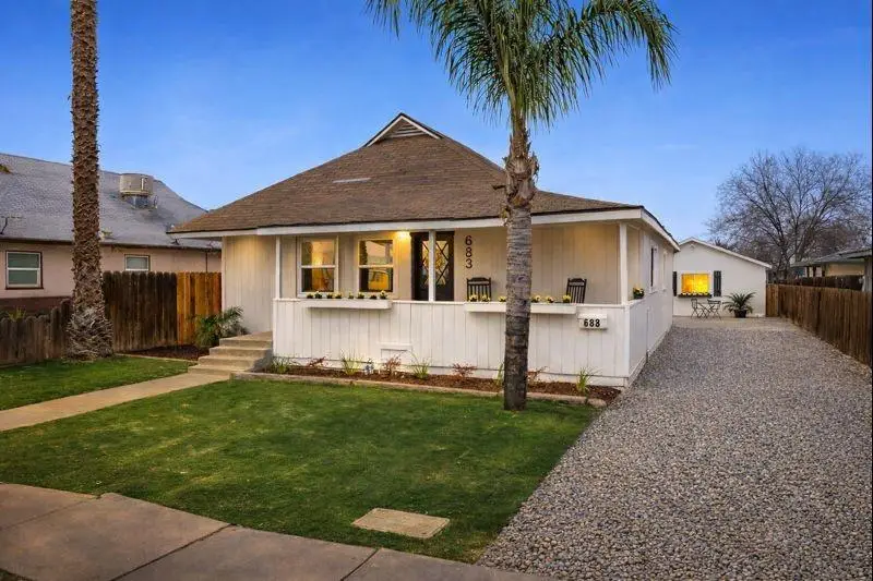 683 E Polk Street, Coalinga, CA 93210 - #2