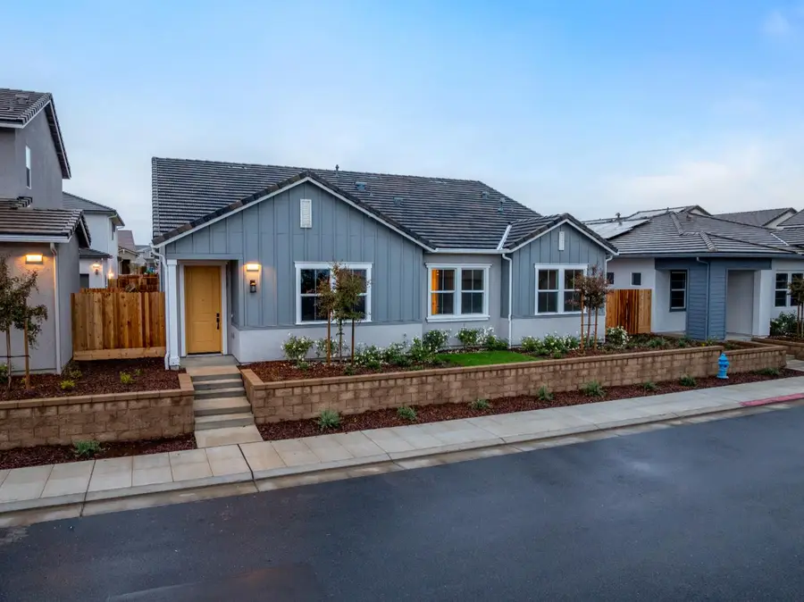 347 Peters Lane S, Madera, CA 93636 - Image #2