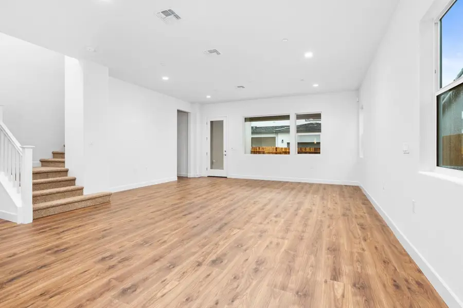 363 Peters Lane S, Madera, CA 93636 - Image #2