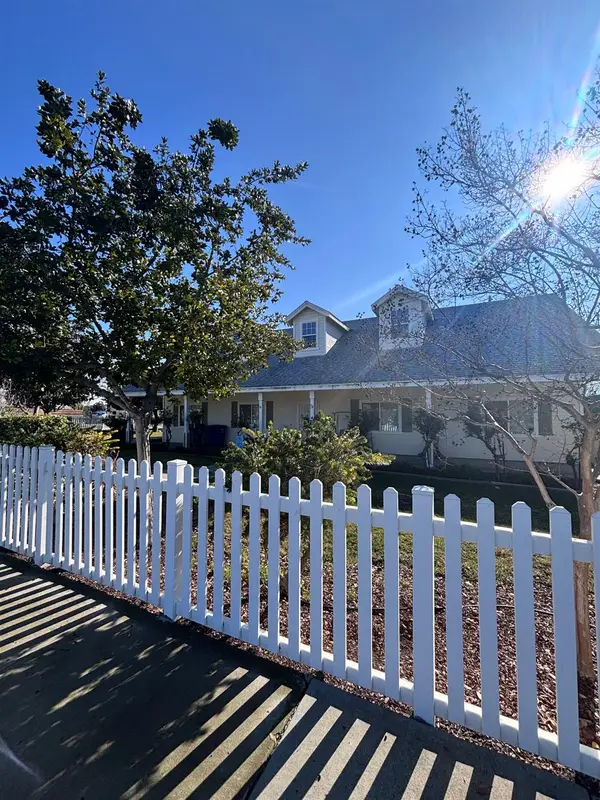 224 E Stanislaus Street E, Avenal, CA 93204