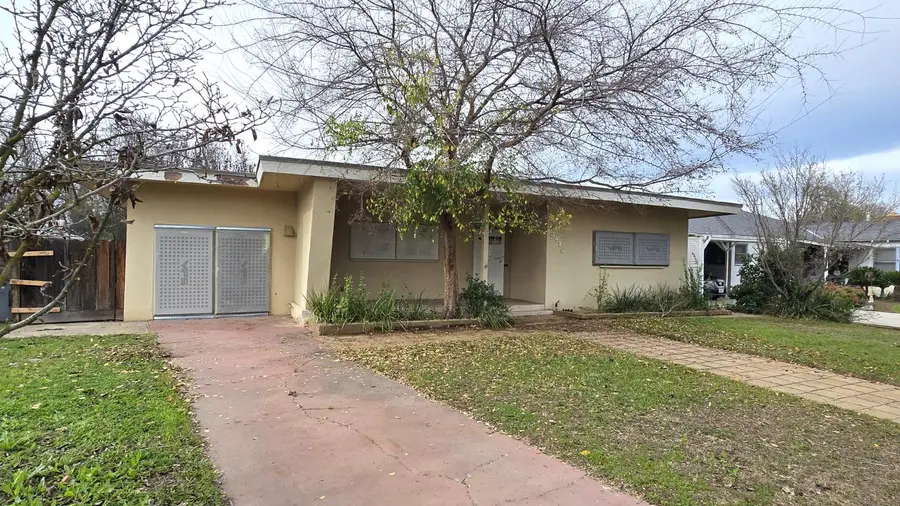 3015 N Adoline Avenue, Fresno, CA 93705 - Image #2