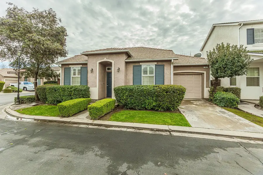 704 W Riviera Lane, Clovis, CA 93619 - Image #2
