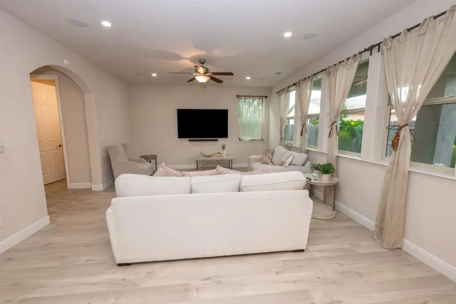1634 E Autumn Sage Avenue, Fresno, CA 93730 - Image #3
