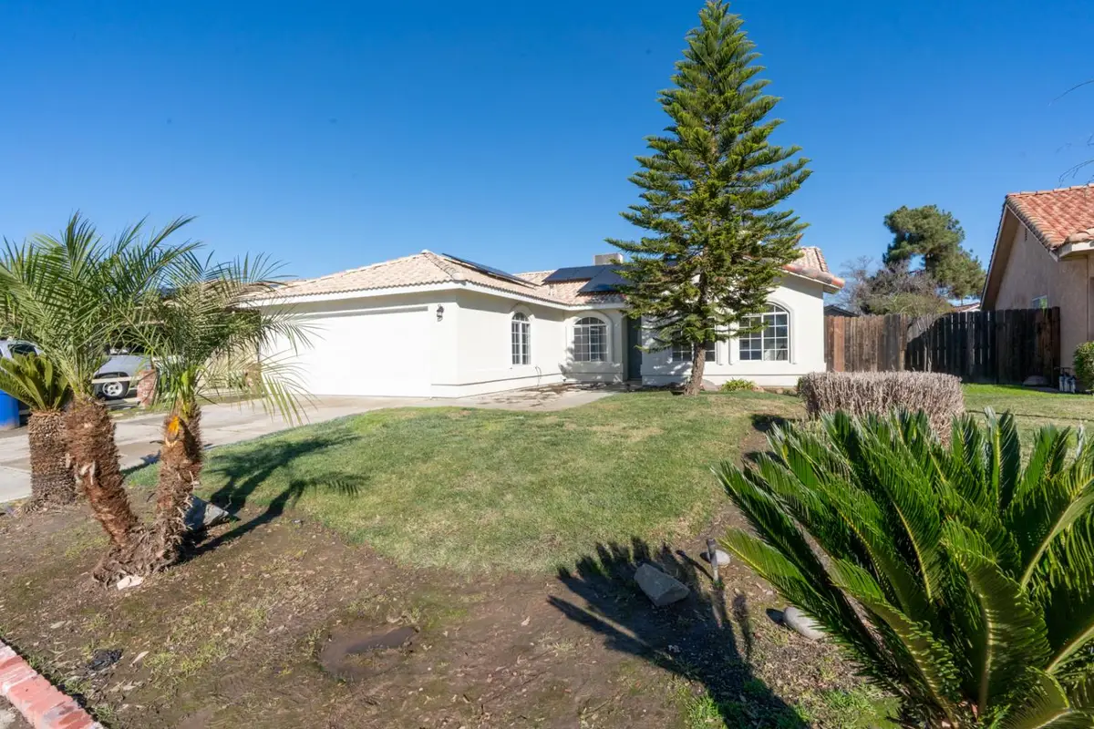 906 Don Medico Drive, Hanford, CA 93230 - Image #1