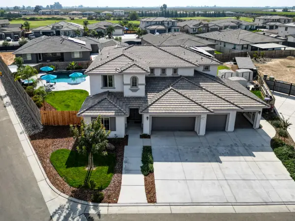 1267 Gold King Place Circle, Dinuba, CA 93618