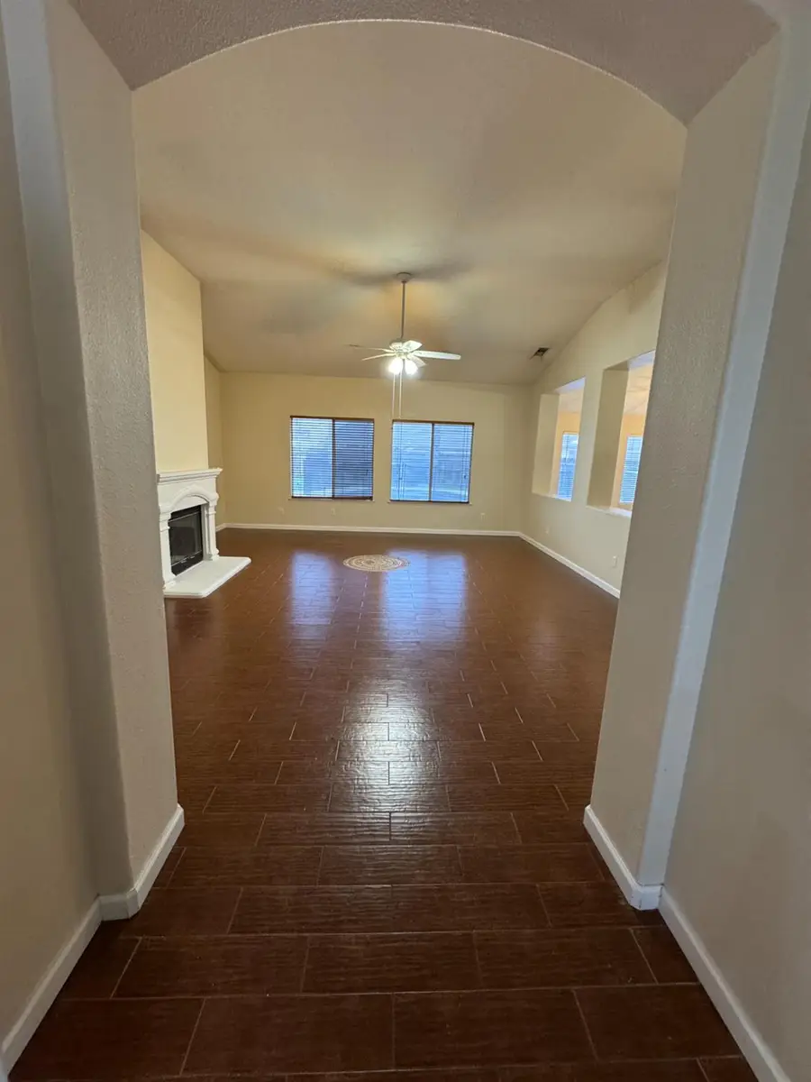 5731 N Tracy Avenue, Fresno, CA 93722 - Image #2