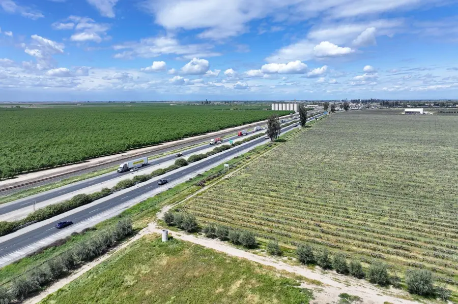 1875 S Elm Street, Pixley, CA 93256 - Image #2