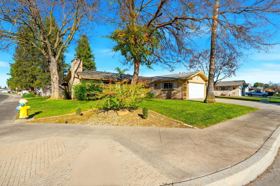 1607 Ashlan Avenue, Clovis, CA 93611 - Image #2