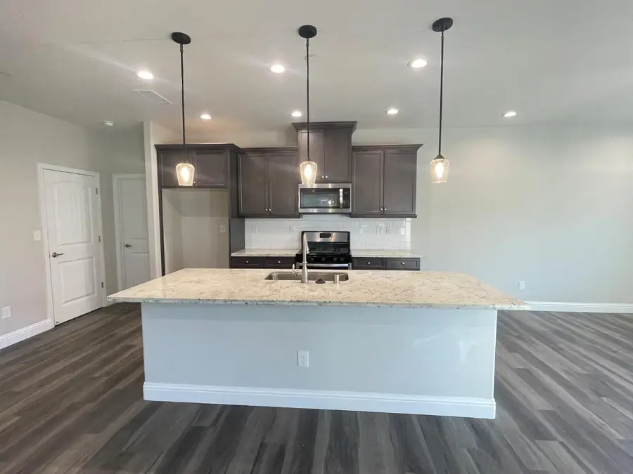 105 N Walnut Ave, Kerman, CA 93630 - Image #3