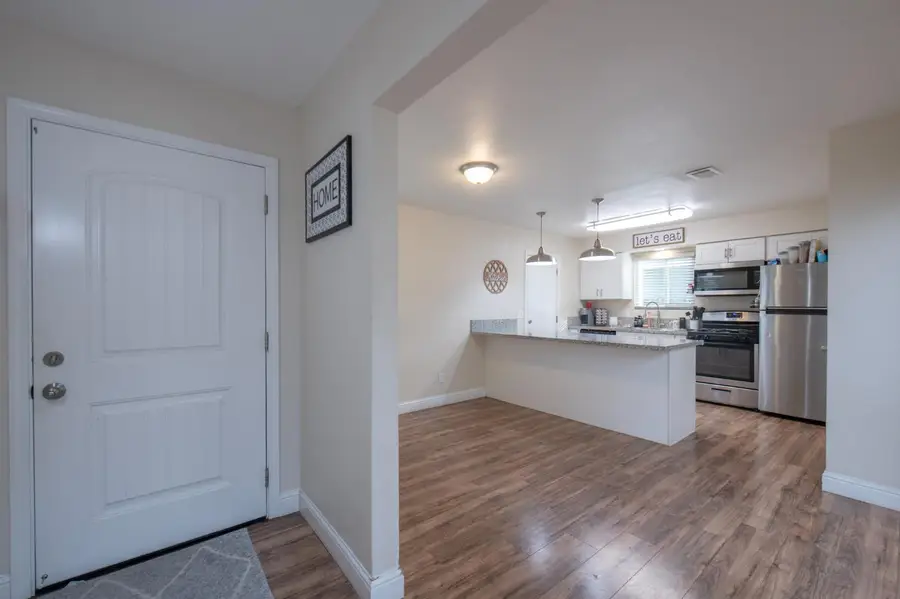 30 W Holland Avenue, Clovis, CA 93612 - Image #2