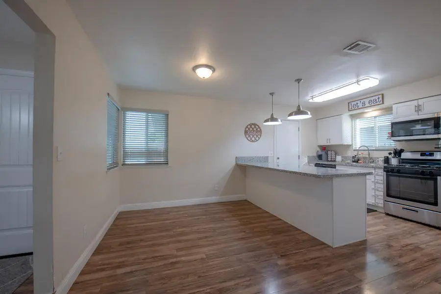 30 W Holland Avenue, Clovis, CA 93612 - Image #3