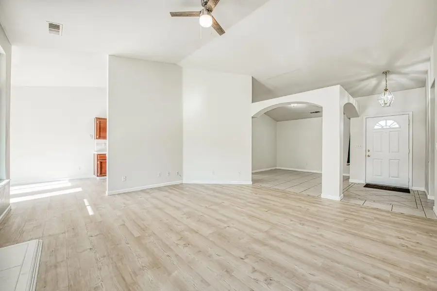 5397 W Robinson Avenue, Fresno, CA 93722 - Image #3