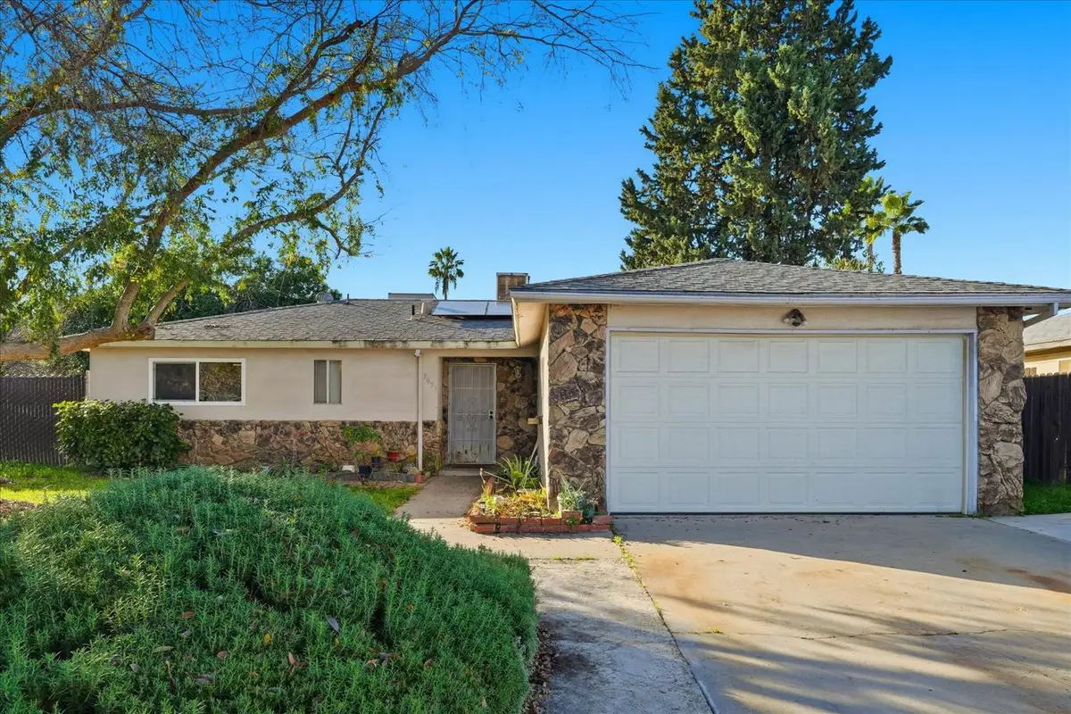 3851 N Ezie Avenue, Fresno, CA 93727 - Image #1