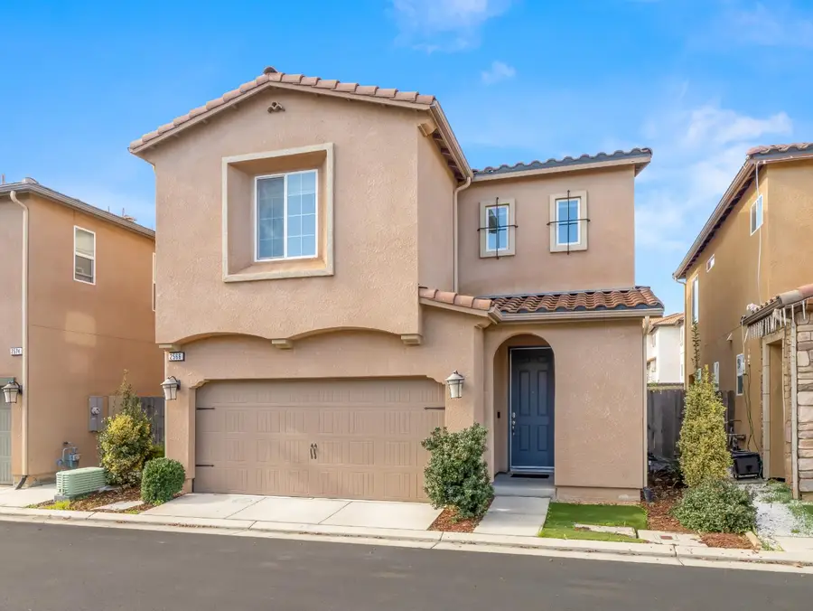 2566 Mustang Drive, Clovis, CA 93612 - Image #2