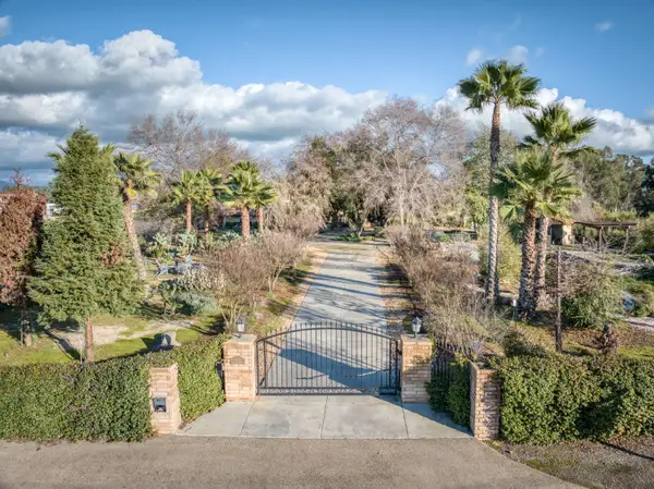 6090 Amber Avenue, Clovis, CA 93619