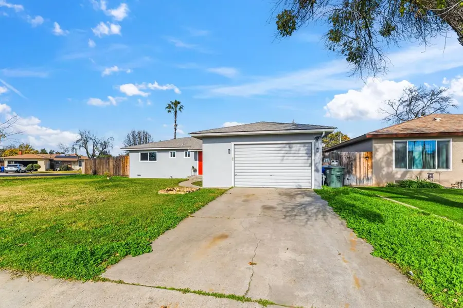 647 W Dennis Drive, Clovis, CA 93612 - Image #3