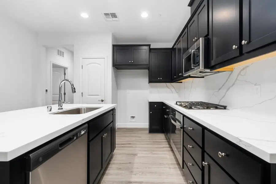 380 Huckleberry Road S, Madera, CA 93636 - Image #3