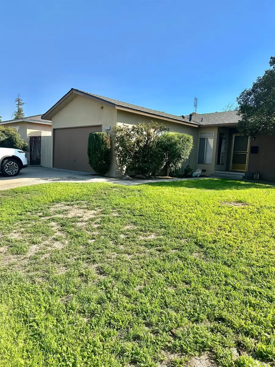 322 W Richert Avenue, Clovis, CA 93612 - Image #2