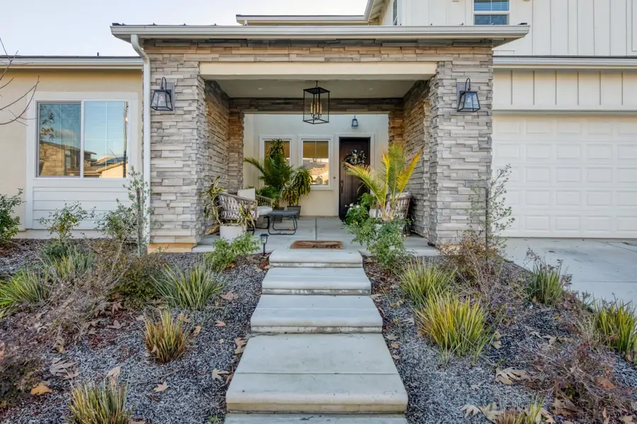 1042 Beaver Pond Loop, Madera, CA 93636 - Image #2