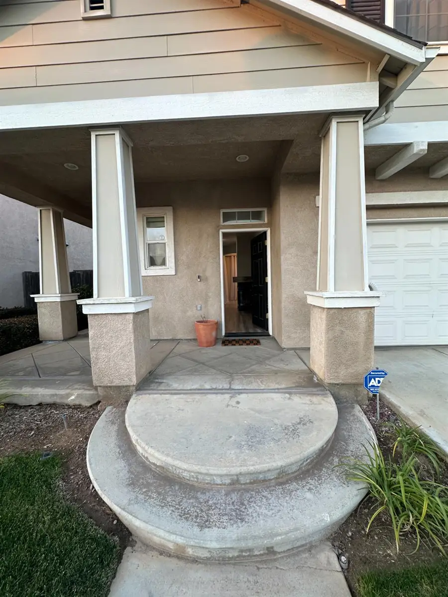 721 W Fontaine Lane, Clovis, CA 93619 - Image #2