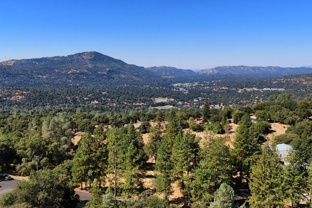 10 Timberwood Lane, Oakhurst, CA 93644 - Image #1