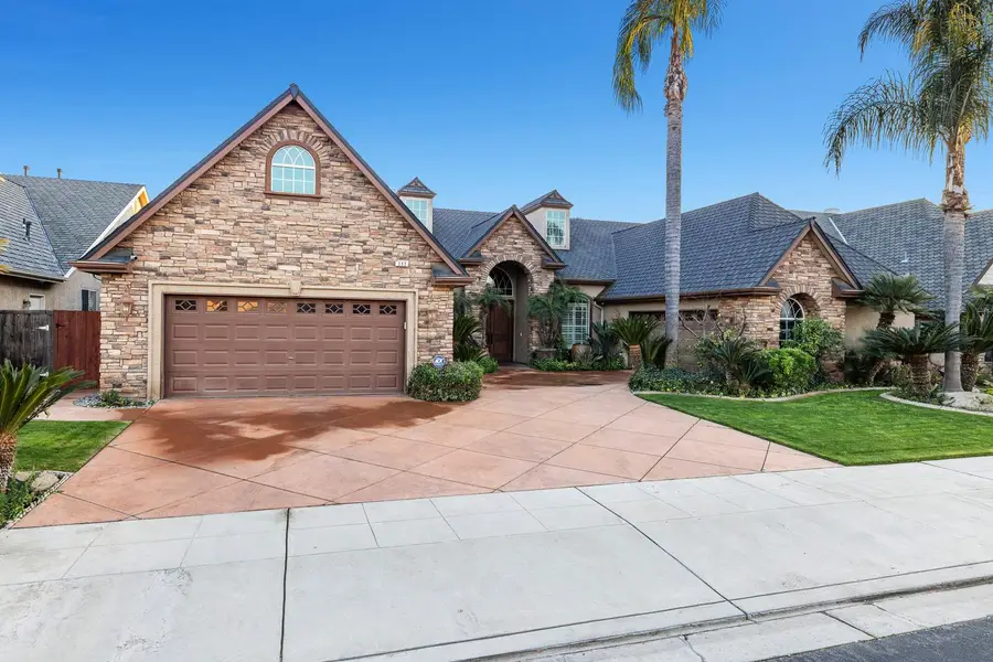 332 W Everglade Avenue, Clovis, CA 93619 - Image #2