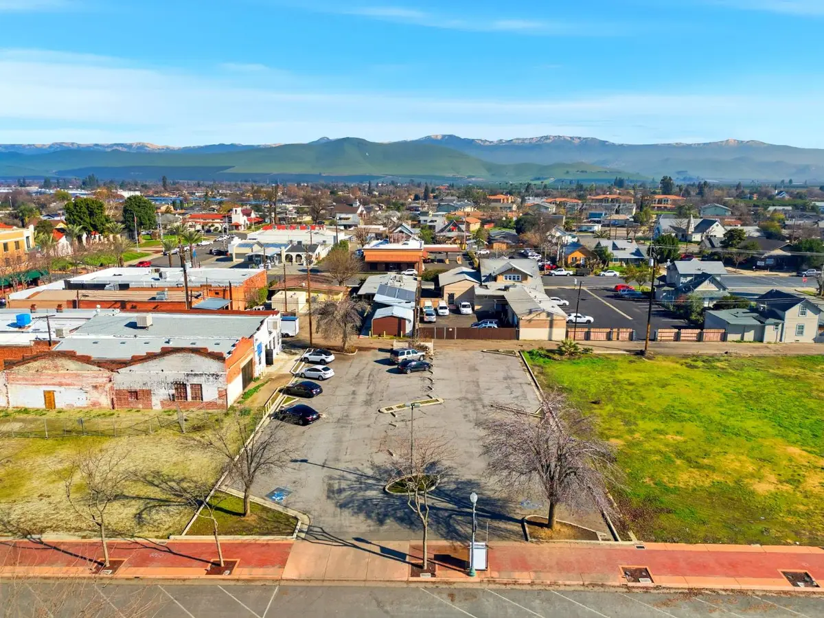 116 S Elmwood Avenue, Lindsay, CA 93247 - #1