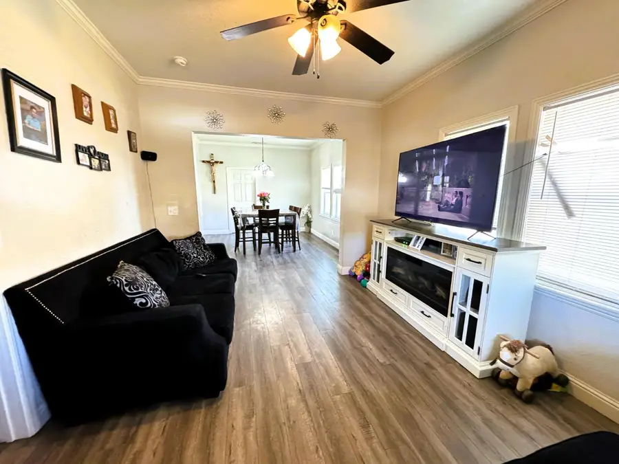 3402 E Townsend Avenue, Fresno, CA 93702 - Image #2