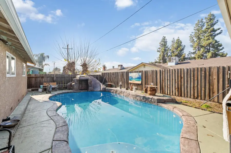 2527 S Linda Vista Street, Visalia, CA 93277 - Image #2