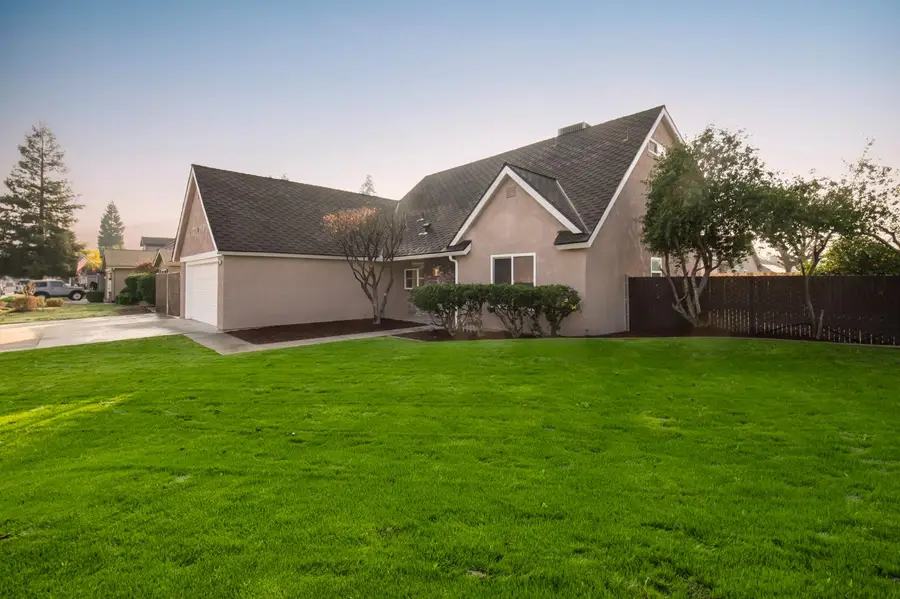 346 W Fremont Avenue, Clovis, CA 93612 - Image #2