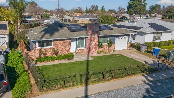 1524 W Fountain Way, Fresno, CA 93705