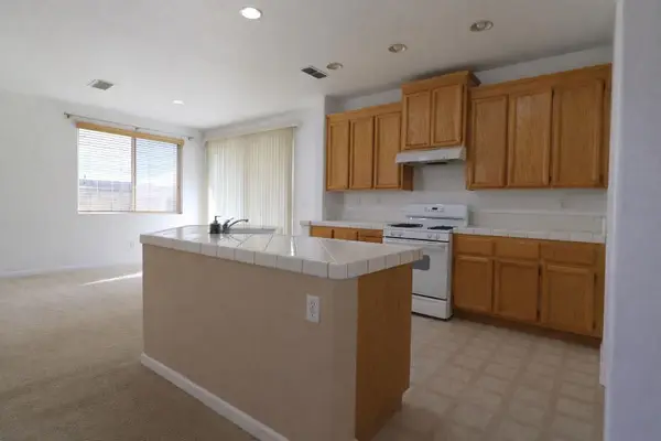 924 Stanford Avenue, Madera, CA 93637