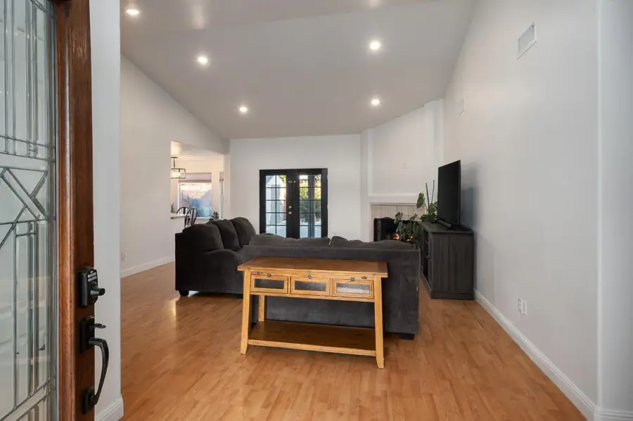 372 Lily Avenue, Sanger, CA 93657 - Image #3