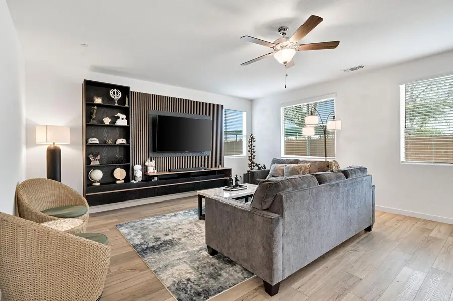 2481 N Pearwood Avenue, Fresno, CA 93727 - Image #2