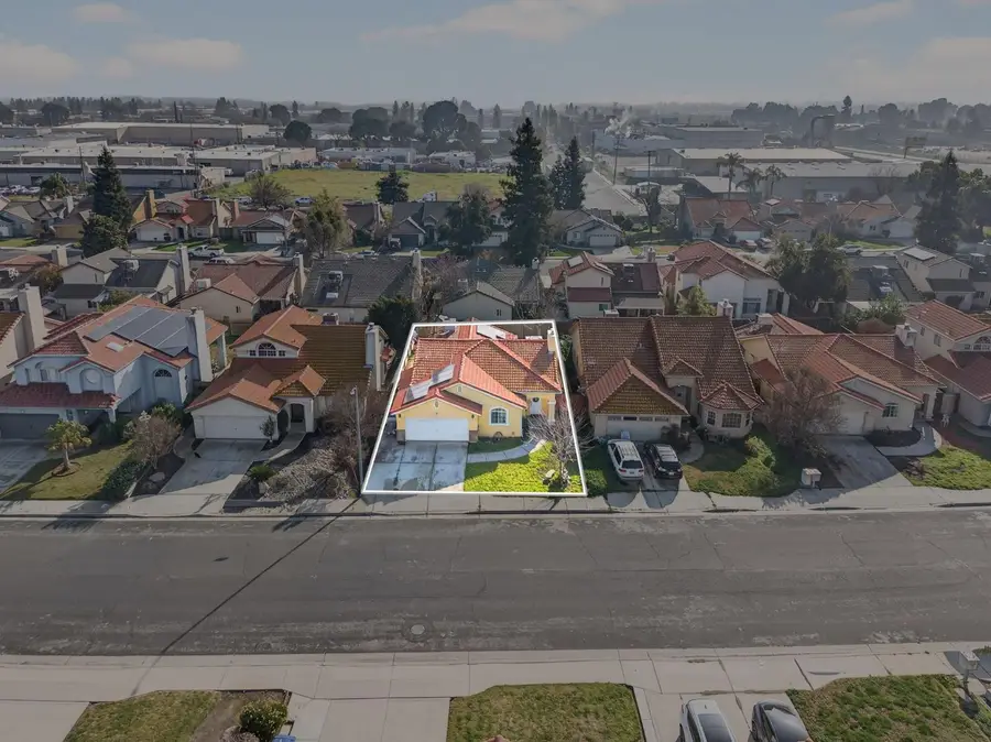 914 Garland Avenue, Clovis, CA 93612 - Image #3