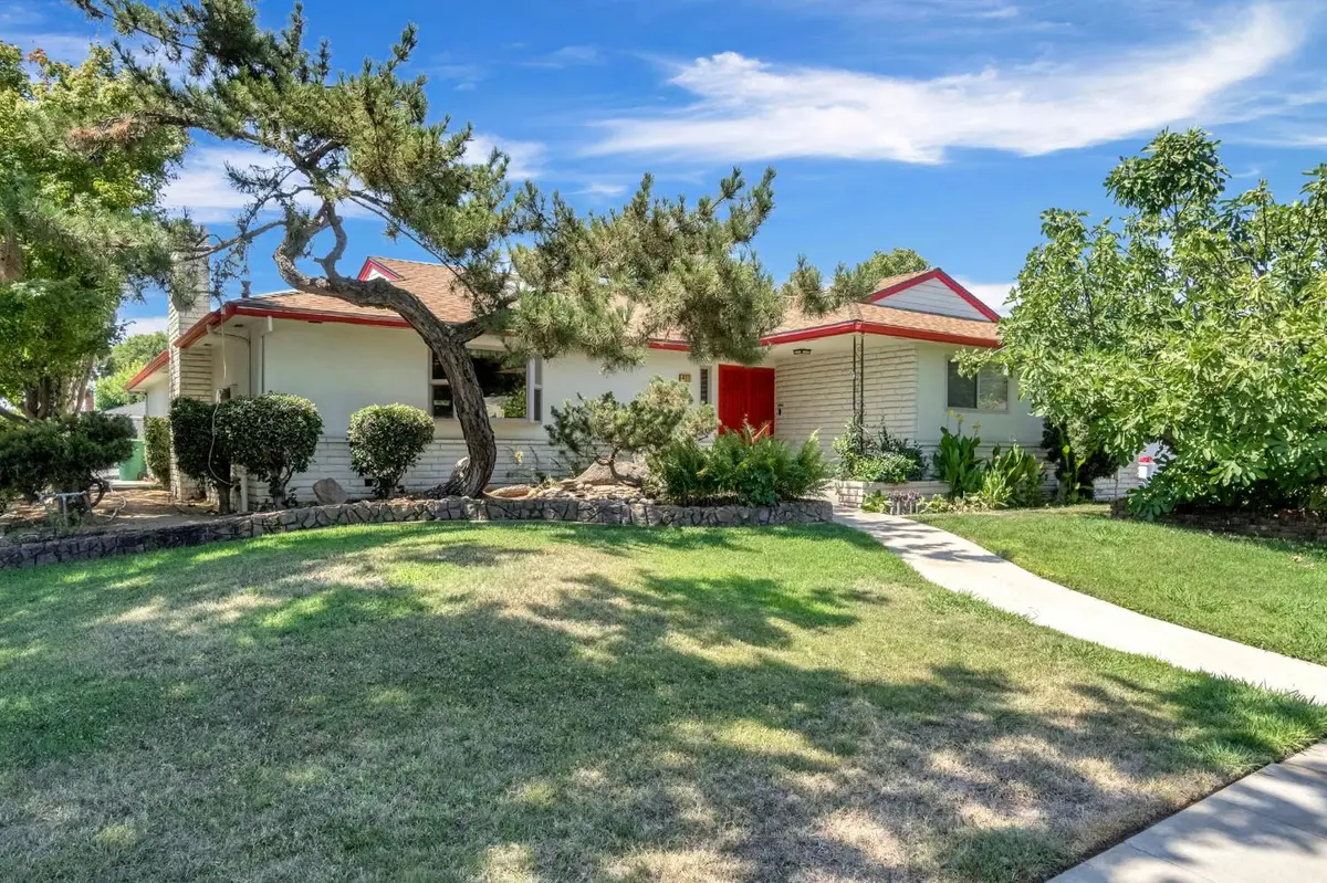 411 W Vartikian Avenue, Fresno, CA 93704 - Image #1