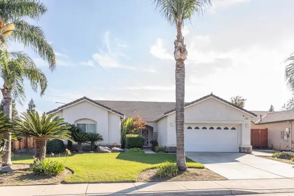 586 W Lindquist Street, Kingsburg, CA 93631