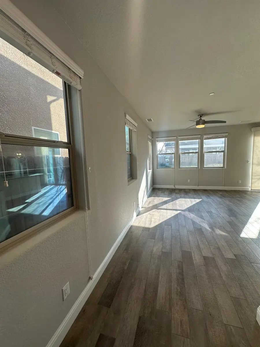 1325 E Via Viola Way, Fresno, CA 93730 - Image #2