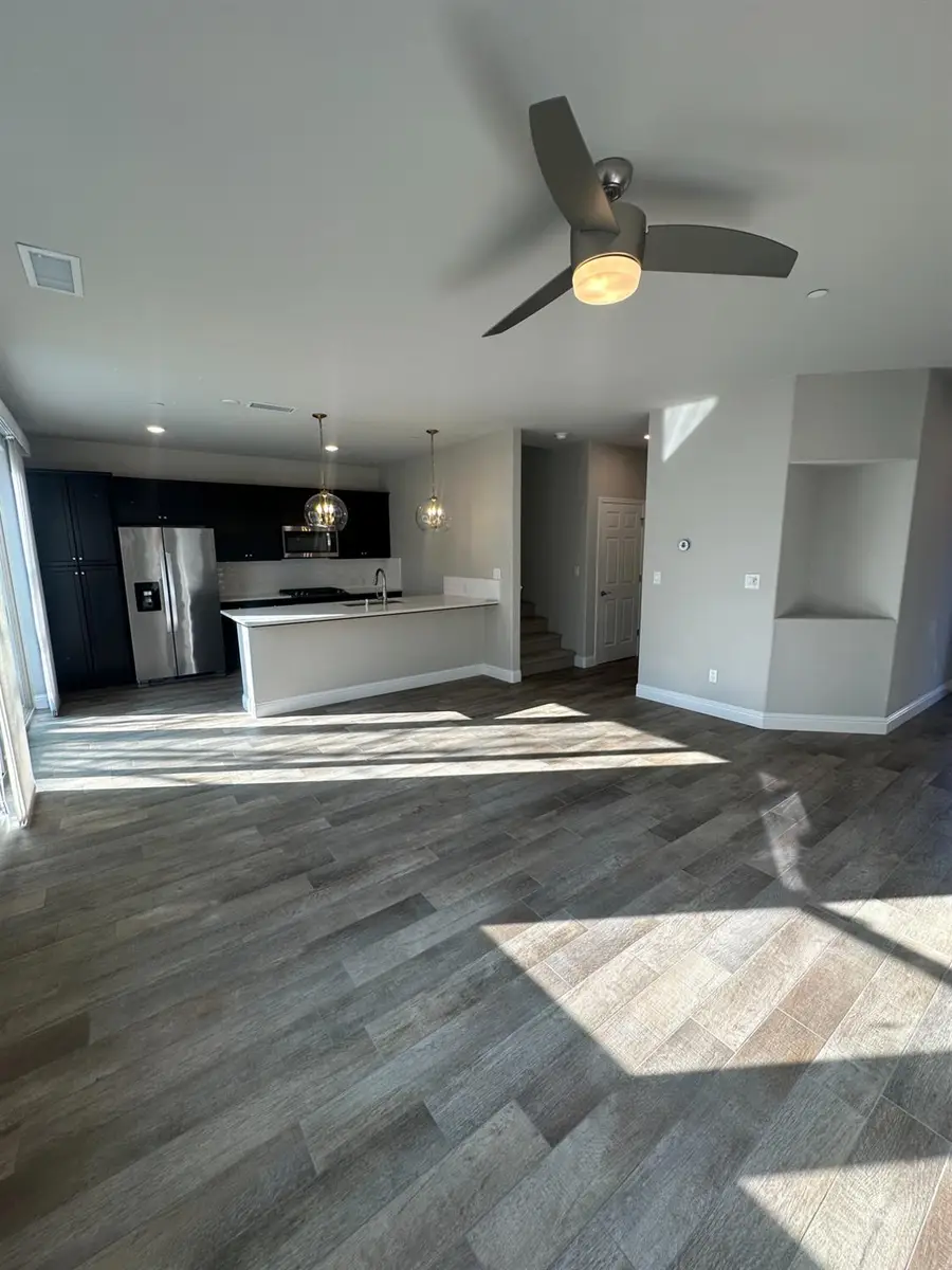 1325 E Via Viola Way, Fresno, CA 93730 - Image #3