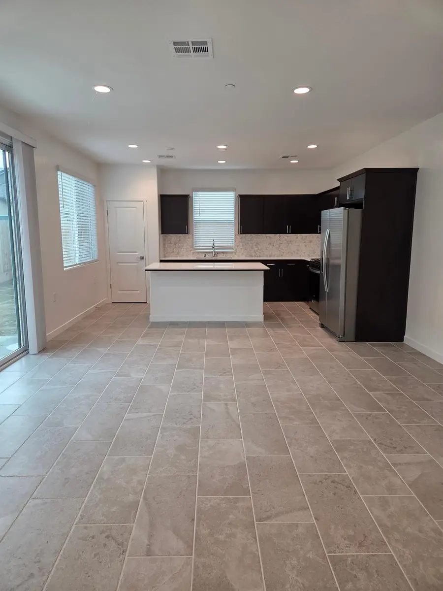 1174 Grant Avenue W, Madera, CA 93636 - Image #2