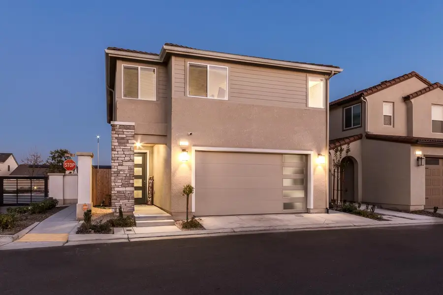 2037 N Rogers Lane, Clovis, CA 93619 - Image #2