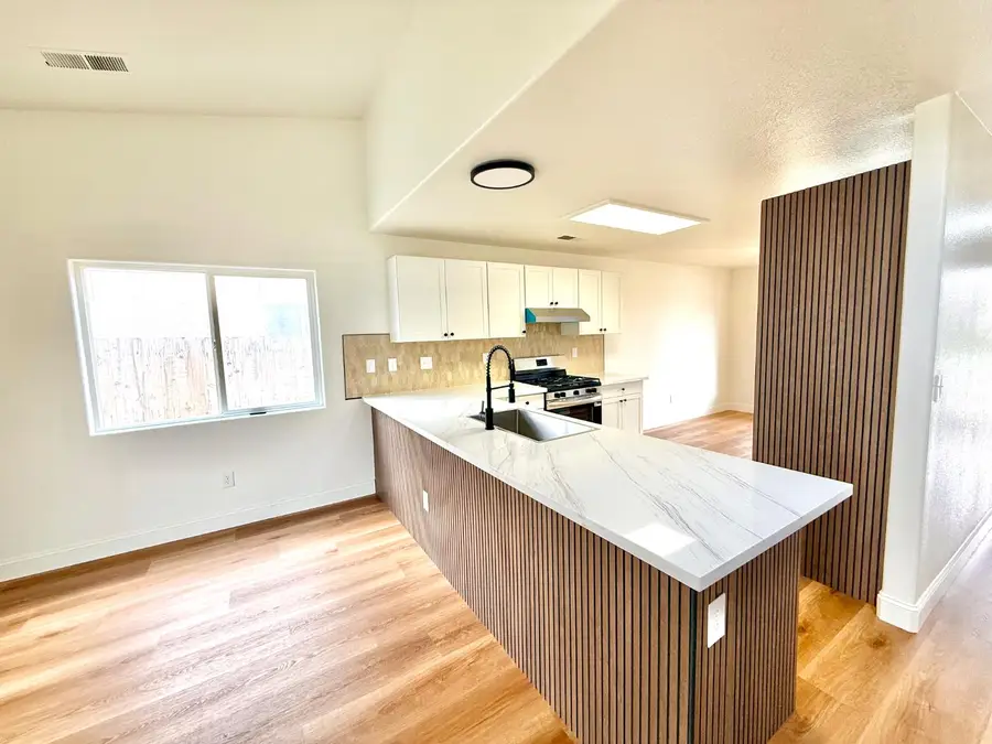 2283 N Sonora Lane, Fresno, CA 93722 - Image #3