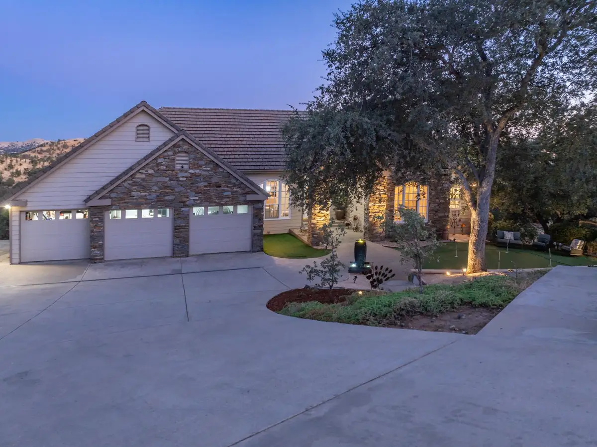 22113 Oak Glen Lane, Friant, CA 93626 - Image #1