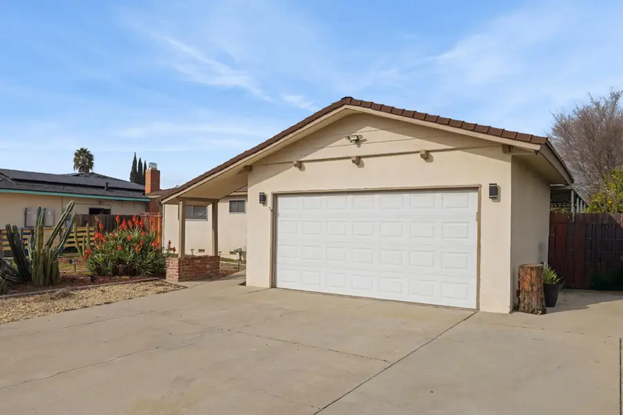 741 W Holland, Clovis, CA 93612 - Image #2